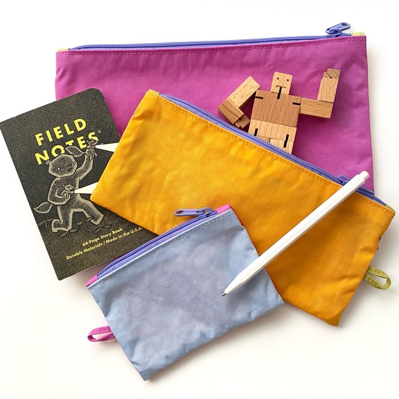 BAGGU • Small Flat Pouch from the Vacation Colorblock Set - Picture 4 of 4